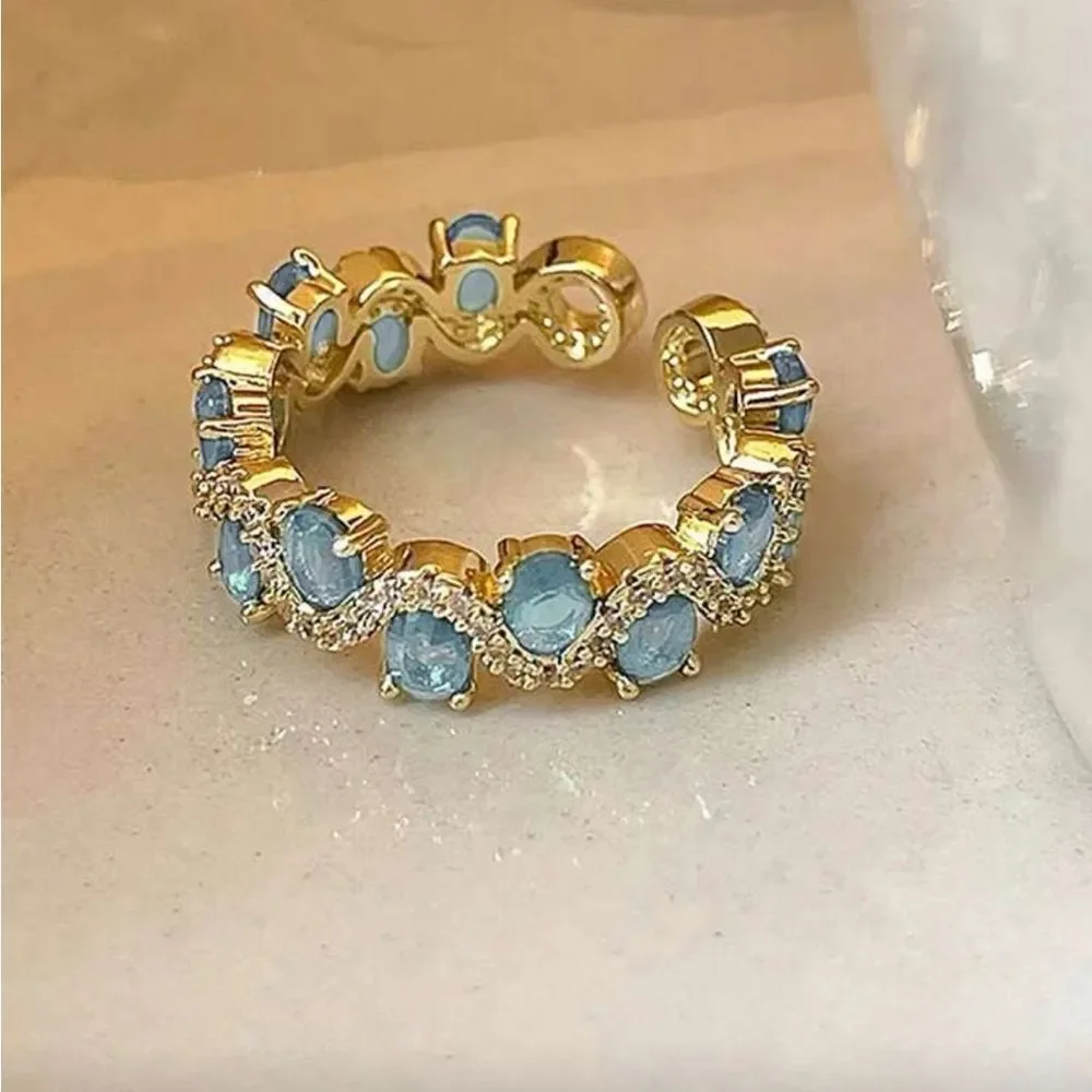 Elegant Gold and Blue Ring R42